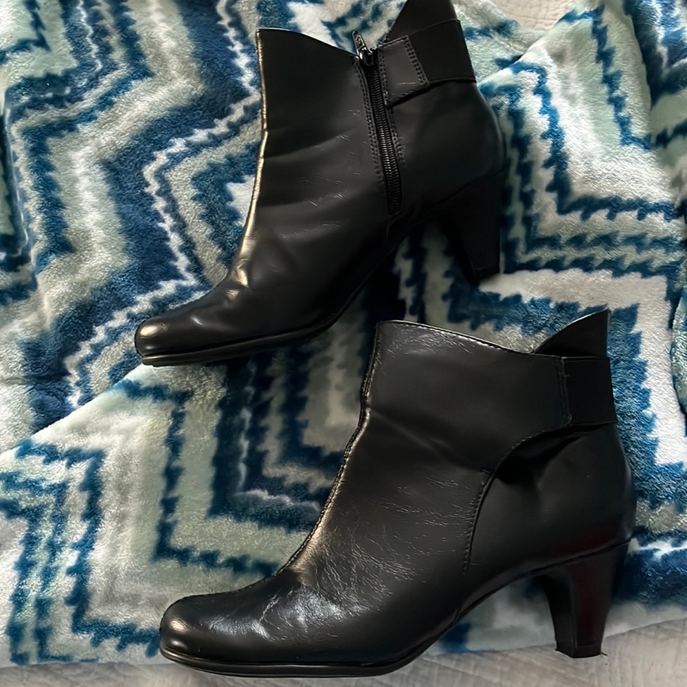 Aerosols black Play Again ankle boots size 9